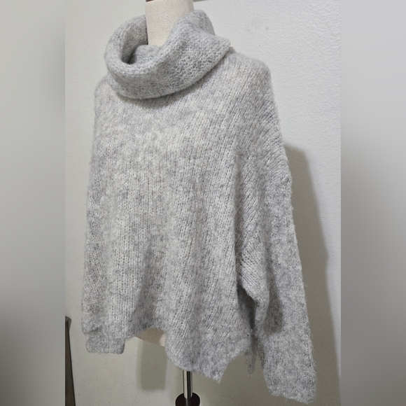 DEBUT Cozy Gray Chunky Turtleneck Women's Sweater Size Large - Picture 3 of 15